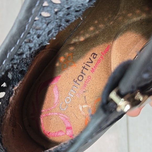 Comfortiva Women's Ankle Pillowtop Leather Memory Foam Boots Shoes Sz 7.5M - Picture 10 of 11